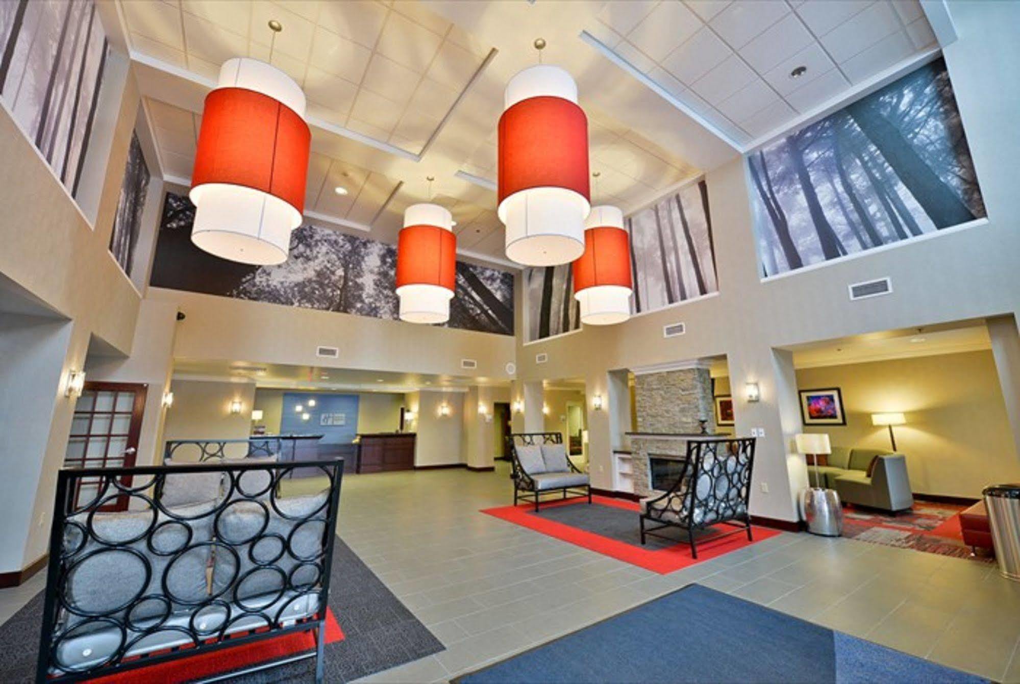 Holiday Inn Express Canandaigua - Finger Lakes Exterior photo